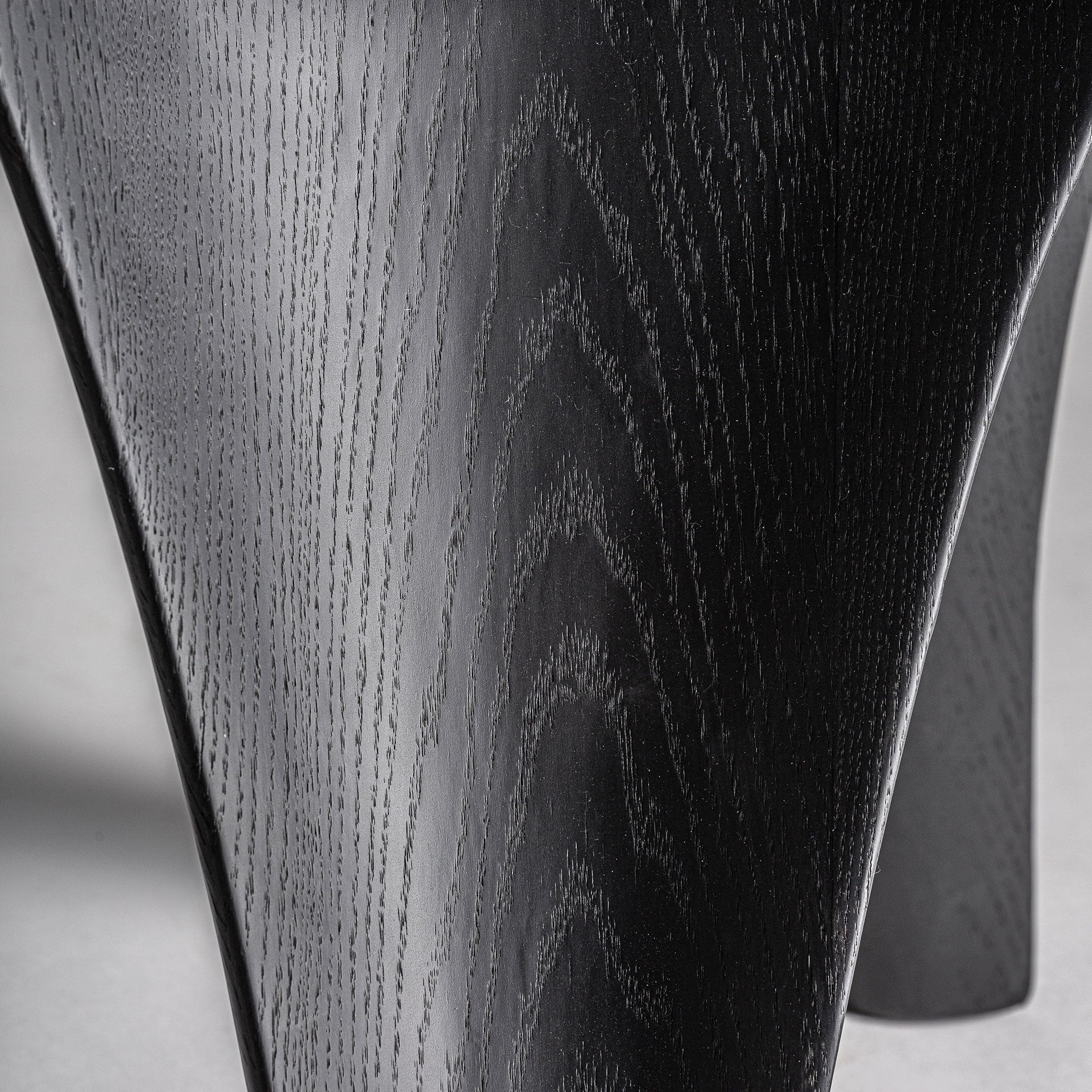 BILZEN DINING TABLE